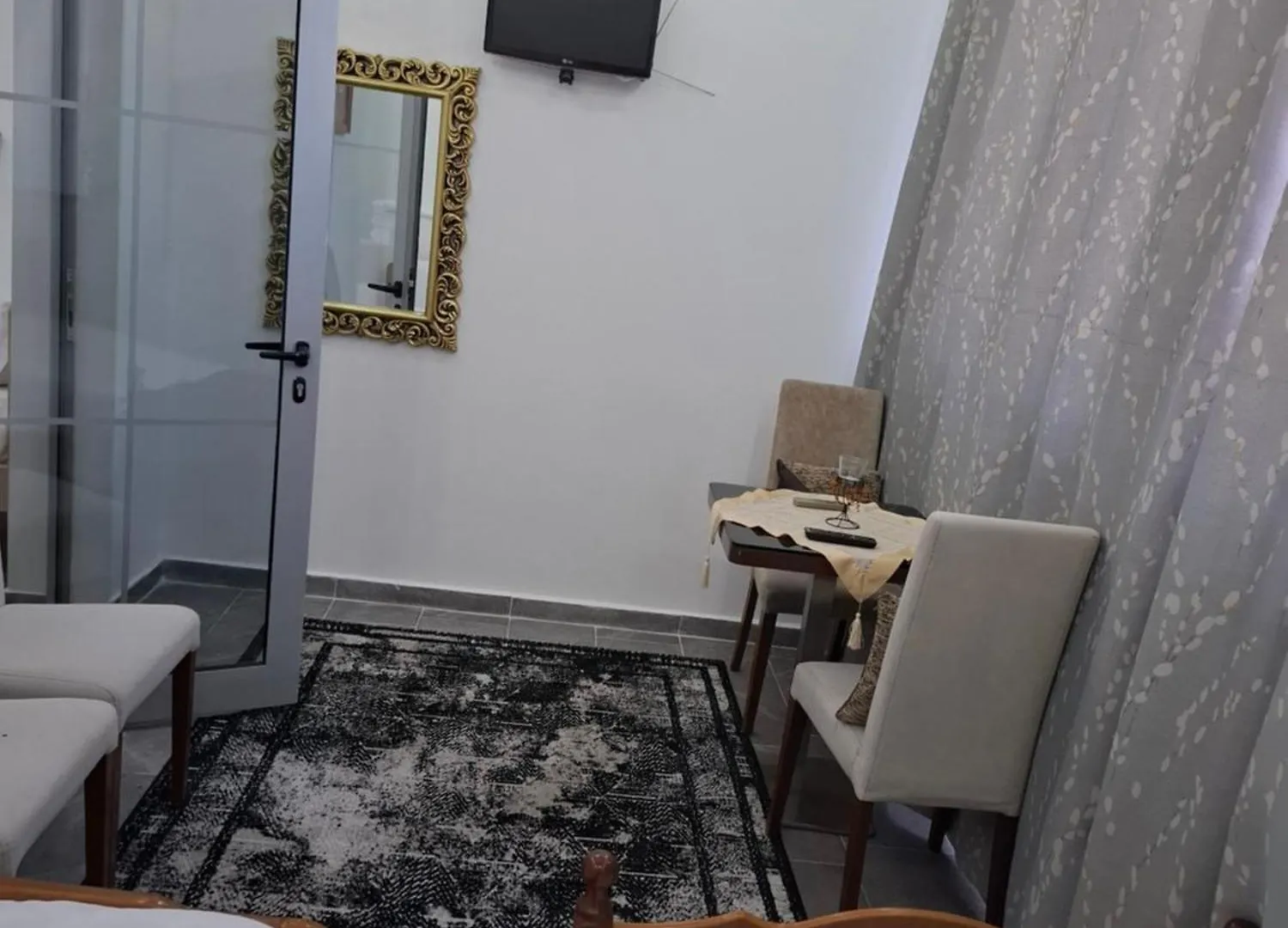 *** Hotel Versace Polisi i Vogel Albania